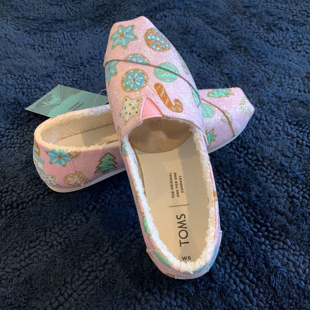 TOMS pink sugar cookie shoe, size 6 & 7